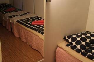 Мини-отель Villa Sukka Наантали Двухместный номер с 2 отдельными кроватями и общей ванной комнатой-2